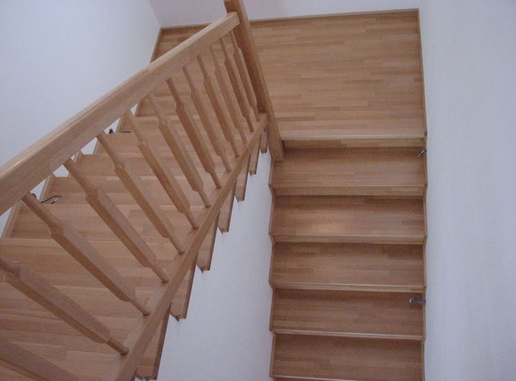 Dřevěné obložení betonových schodišť 05