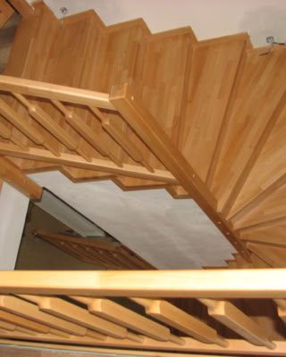 Dřevěné obložení betonových schodišť 13
