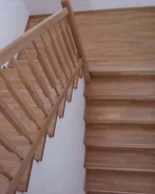Dřevěné obložení betonových schodišť 23