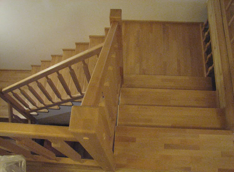Dřevěné obložení betonových schodišť 01